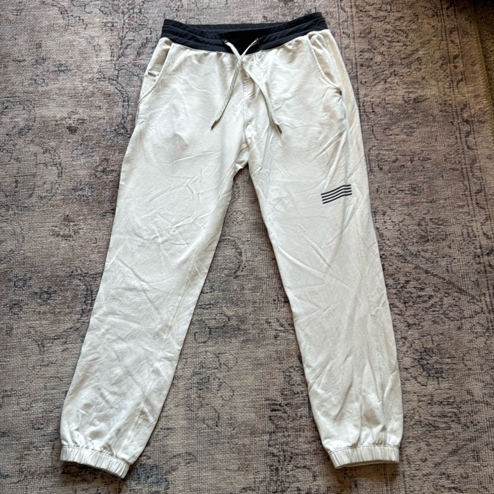 Vuori women’s joggers. Bone White size S.